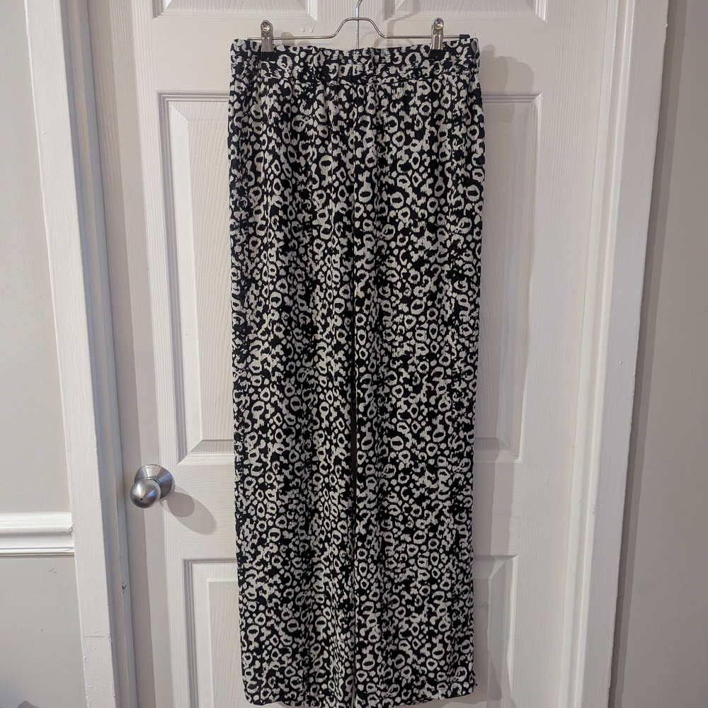 Gianni Bini Chic Black and White Patterned Pants